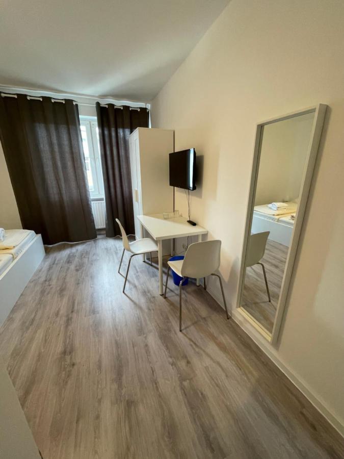 Hotel Tyros Und Gaestehaus Am Weidendamm Hannover